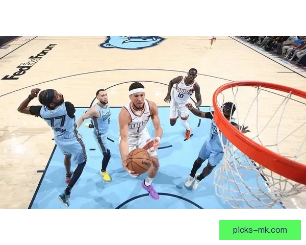 布克砍下36分引领太阳客场战胜灰熊 杰伦格林贡献21分6篮板吉莱斯皮双十