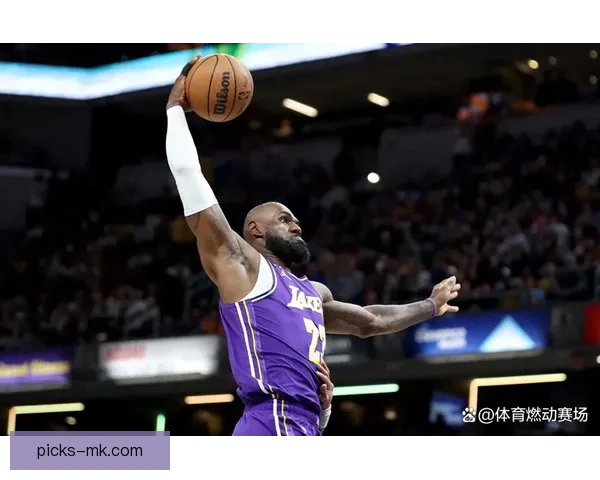 NBA历史首次父子连线 詹姆斯传球布朗尼外线三分命中
